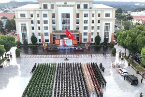 Quang cảnh buổi lễ ra quân.