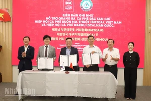 Hiệp hội Cà-phê Buôn Ma Thuột và Hiệp hội Cà-phê Daegu cùng thương hiệu MISS EDE ký kết biên bản ghi nhớ hỗ trợ quảng bá cà-phê đặc sản.