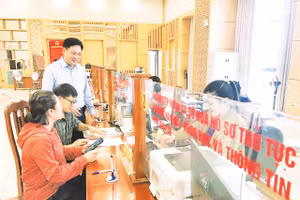 Phường Vạn Xuân chú trọng giải quyết thủ tục hành chính, tạo điều kiện thuận lợi cho người dân và doanh nghiệp. 