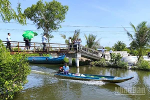 Cầu Rạch Cái Nhum trên địa bàn xã Lương Thế Trân lâu ngày xuống cấp, không bảo đảm an toàn giao thông.