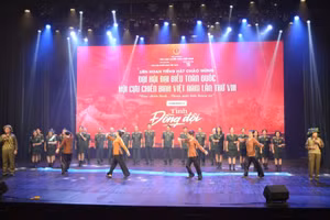 Liên hoan tiếng hát chào mừng Đại hội đại biểu toàn quốc Hội Cựu chiến binh Việt Nam lần thứ VIII.