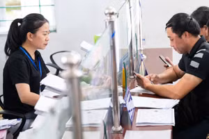 Người dân tiếp cận dịch vụ đăng ký hộ tịch tại địa phương. (Ảnh: UNFPA Việt Nam)
