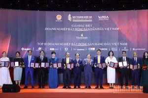 Vinh danh các doanh nghiệp, dự án và thương hiệu bất động sản tiêu biểu. (Ảnh: NGỌC DUY)