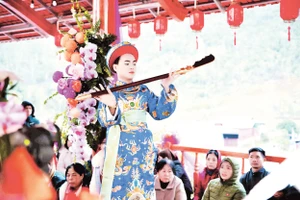 Thanh đồng Liễu Văn Thành lên giá Quan Đệ Ngũ Tuần Tranh tại đền Chúa Then linh từ (xã Bình Gia, tỉnh Lạng Sơn).