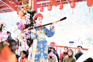 Thanh đồng Liễu Văn Thành lên giá Quan Đệ Ngũ Tuần Tranh tại đền Chúa Then linh từ (xã Bình Gia, tỉnh Lạng Sơn).