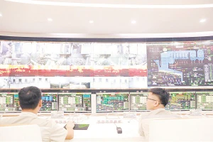 Nhà máy Điện rác Sóc Sơn biến rác thải thành năng lượng. (Trong ảnh: Phòng điều khiển trung tâm của Nhà máy)