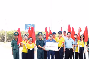 Chương trình “Gom nắng gửi xuân” tại xã Tân Hòa. Ảnh NVCC 