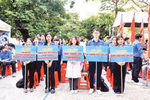 Tuổi trẻ Cần Thơ trong một chiến dịch ra quân tình nguyện vì cộng đồng. 