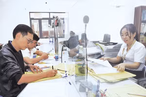 Được cán bộ tỉnh tăng cường hỗ trợ, đội ngũ cán bộ cơ sở đảm nhiệm công việc tốt hơn.