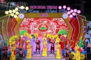 Biểu diễn văn nghệ trong lễ khai mạc.