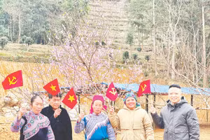 Bà con Suôi Thầu tưng bừng đón xuân.