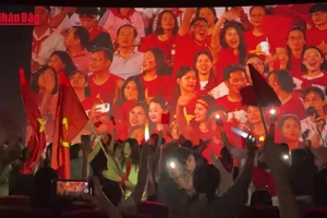 [Video] Tổ quốc trong tim: Hòa mình với “concert trong rạp phim”