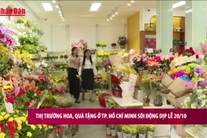 [Video] Thị trường hoa, quà tặng ở TP Hồ Chí Minh sôi động dịp lễ 20/10