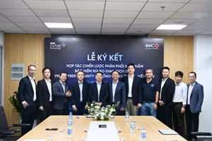 Đại diện VNPT Cyber Immunity và BIC ký kết hợp tác chiến lược phân phối sản phẩm bảo hiểm rủi ro giao dịch