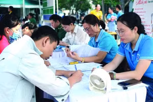 Người lao động được tư vấn, giới thiệu việc làm hoàn toàn miễn phí với nhiều cơ hội tuyển dụng tại ngày hội.