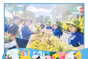 Hình ảnh trong một chương trình truyền thông chống rác thải nhựa, với hoạt động đổi rác nhựa lấy cây xanh tại tỉnh Thanh Hóa. Nguồn: Fanpage Phụ nữ sống xanh