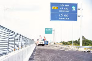 Đường cao tốc Cần Thơ - Cà Mau. 