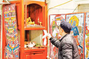 Tranh thờ của người Dao ở Ba Vì, Hà Nội đầy màu sắc và mang ý nghĩa tâm linh, giáo dục sâu sắc.