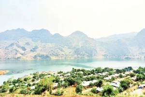 Cuộc sống mới về với Tủa Thàng.