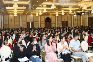 Đại biểu tham dự Hội nghị.