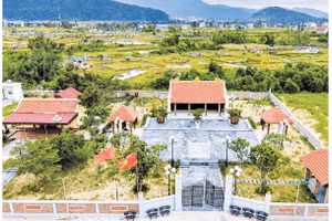 Khu tưởng niệm các liệt sĩ Đại đội pháo binh 45 Hà Tĩnh được xây dựng trên trận địa pháo năm xưa ở Bãi Dừa (Cổ Đạm). 
