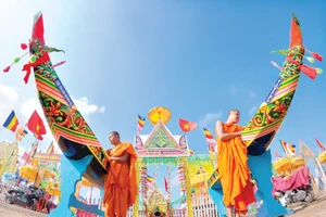 Ghe ngo - biểu tượng đoàn kết của cộng đồng Khmer Nam Bộ, thể hiện tinh thần gắn kết và niềm tự hào văn hóa.