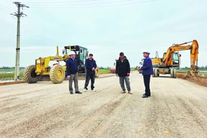 Kiểm tra tiến độ thi công tại dự án Đường bộ ven biển đoạn Nga Sơn-Hoằng Hóa.