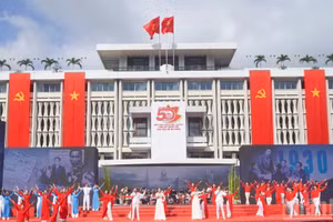 [Ảnh] Thành phố Hồ Chí Minh tổng duyệt Lễ kỷ niệm 50 năm thành phố mang tên Bác Hồ