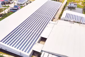 Các doanh nghiệp quan tâm hơn đến lắp đặt hệ thống điện mặt trời áp mái để phục vụ sản xuất.