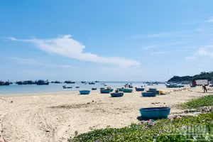 Làng chài thôn Châu Thuận Biển mang vẻ hoang sơ, huyền bí.