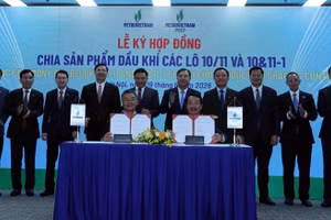 Phó Thủ tướng Thường trực Phạm Gia Túc đã dự Lễ ký Hợp đồng Chia sản phẩm dầu khí (PSC) các Lô 10/11 và 10&11-1. (Ảnh: VGP)