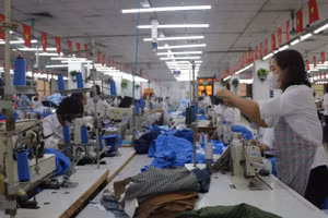 Sản xuất hàng dệt may xuất khẩu tại Tổng công ty May 10.
