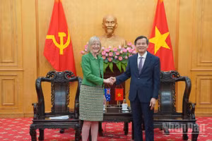 Đồng chí Giám đốc Học viện Chính trị quốc gia Hồ Chí Minh tiếp và làm việc với Đại sứ Australia tại Việt Nam.