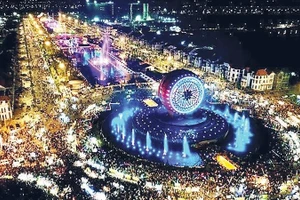 Không gian Trục lễ hội và quảng trường Thời đại - điểm nhấn mới của du lịch đêm Ninh Bình.