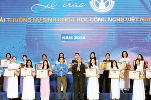 Giải thưởng nữ sinh khoa học công nghệ do Trung ương Đoàn phối hợp Bộ Khoa học và Công nghệ tổ chức hằng năm nhằm tôn vinh những phụ nữ trẻ say mê nghiên cứu khoa học.