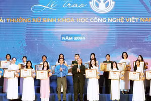 Giải thưởng nữ sinh khoa học công nghệ do Trung ương Đoàn phối hợp Bộ Khoa học và Công nghệ tổ chức hằng năm nhằm tôn vinh những phụ nữ trẻ say mê nghiên cứu khoa học.