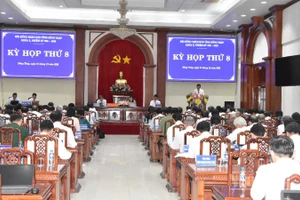 Các đại biểu tham gia kỳ họp.