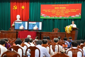 Các đại biểu tham dự hội nghị. 