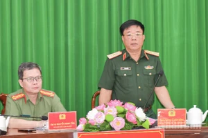 Thiếu tướng Lê Văn Đãng, Phó Cục trưởng Cục Tác chiến, Bộ Tổng Tham mưu, Quân đội nhân dân Việt Nam phát biểu tại buổi kiểm tra.