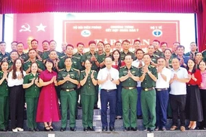 Các đại biểu và học viên tham gia lớp tập huấn. (Ảnh HẢI THƯỢNG) 