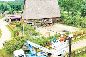 Điện lưới quốc gia đã vươn tới các bản làng xa xôi. 