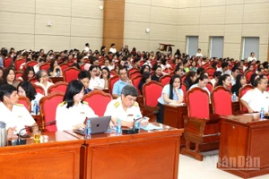 Hơn 300 doanh nghiệp tham dự buổi đối thoại.