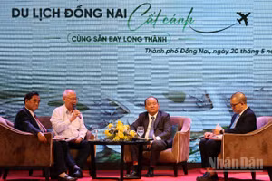 Các đại biểu tham gia tọa đàm với chủ đề Du lịch Đồng Nai “cất cánh” cùng sân bay Long Thành.