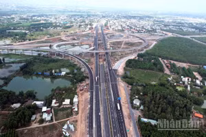 Cao tốc Biên Hòa-Vũng Tàu có chiều dài 54km đi qua địa bàn tỉnh Đồng Nai và Thành phố Hồ Chí Minh.