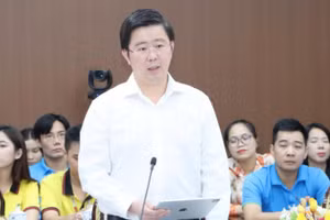 Đồng chí Bùi Hoàng Phương, Ủy viên dự khuyết Trung ương Đảng, Thứ trưởng Khoa học và Công nghệ phát biểu tại hội nghị.
