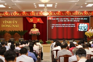 Quang cảnh hội nghị tại điểm cầu trực tiếp hội trường Trụ sở Tỉnh ủy Đồng Nai.