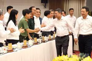 Thủ tướng Lê Minh Hưng với các đồng chí lãnh đạo thành phố Đồng Nai.