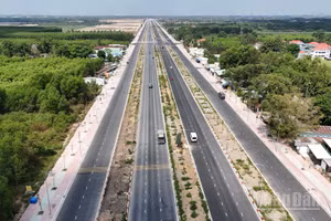 [Ảnh] Cận cảnh đường 10 làn xe kết nối sân bay Long Thành