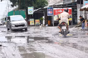 Tuyến đường Bưng Môn hư hỏng, ảnh hưởng đến đời sống người dân.