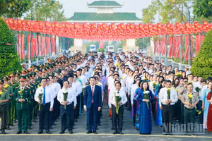 Đoàn Tỉnh ủy, Hội đồng nhân dân, Ủy ban nhân dân, Ủy ban Mặt trận tỉnh Đồng Nai viếng Nghĩa trang liệt sĩ tỉnh.
